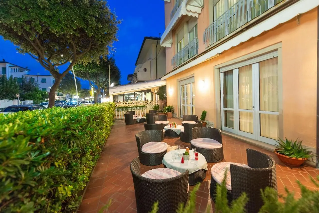 Hotel Sirena ليدو دي كامايوري