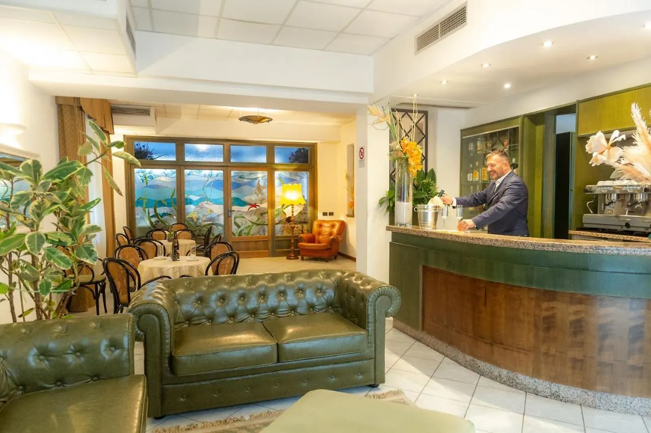 Hotel Sirena ليدو دي كامايوري